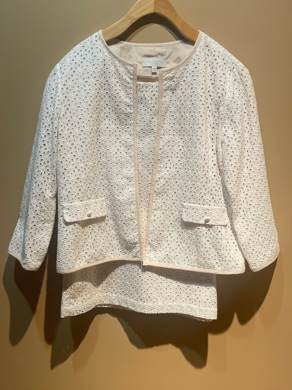 Talbots Ivory Eyelet Lace 2pc Skirt Suit Set Jacket 12 Petite Skirt 10 Regular